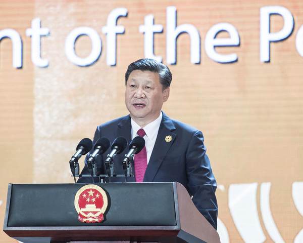 习近平出席亚太经合组织工商领导人峰会并发表主旨演讲
