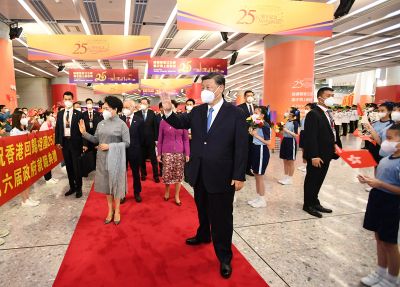 习近平抵达香港 出席庆祝香港回归祖国25周年大会暨香港特别行政区第六届政府就职典礼并对香港进行视察
