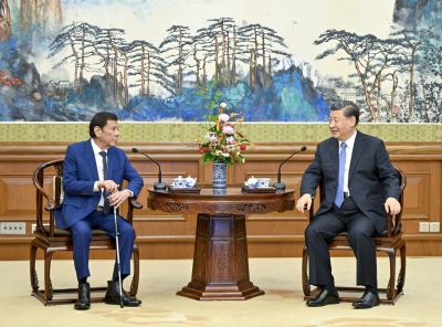 习近平会见菲律宾前总统杜特尔特