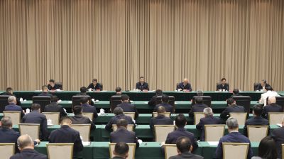 习近平在听取海南省委和省政府工作汇报时强调 紧紧围绕建设&ldquo;三区一中心&rdquo;的战略定位 奋力谱写中国式现代化海南篇章