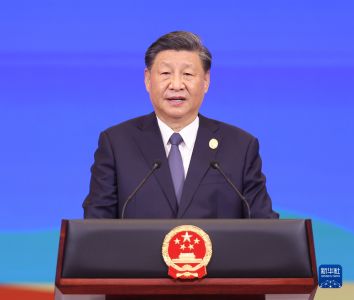 习近平和彭丽媛为出席第三届&ldquo;一带一路&rdquo;国际合作高峰论坛的国际贵宾举行欢迎宴会