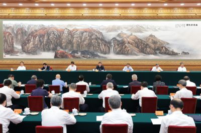 习近平：促进海内外中华儿女团结奋斗 为中华民族伟大复兴汇聚伟力